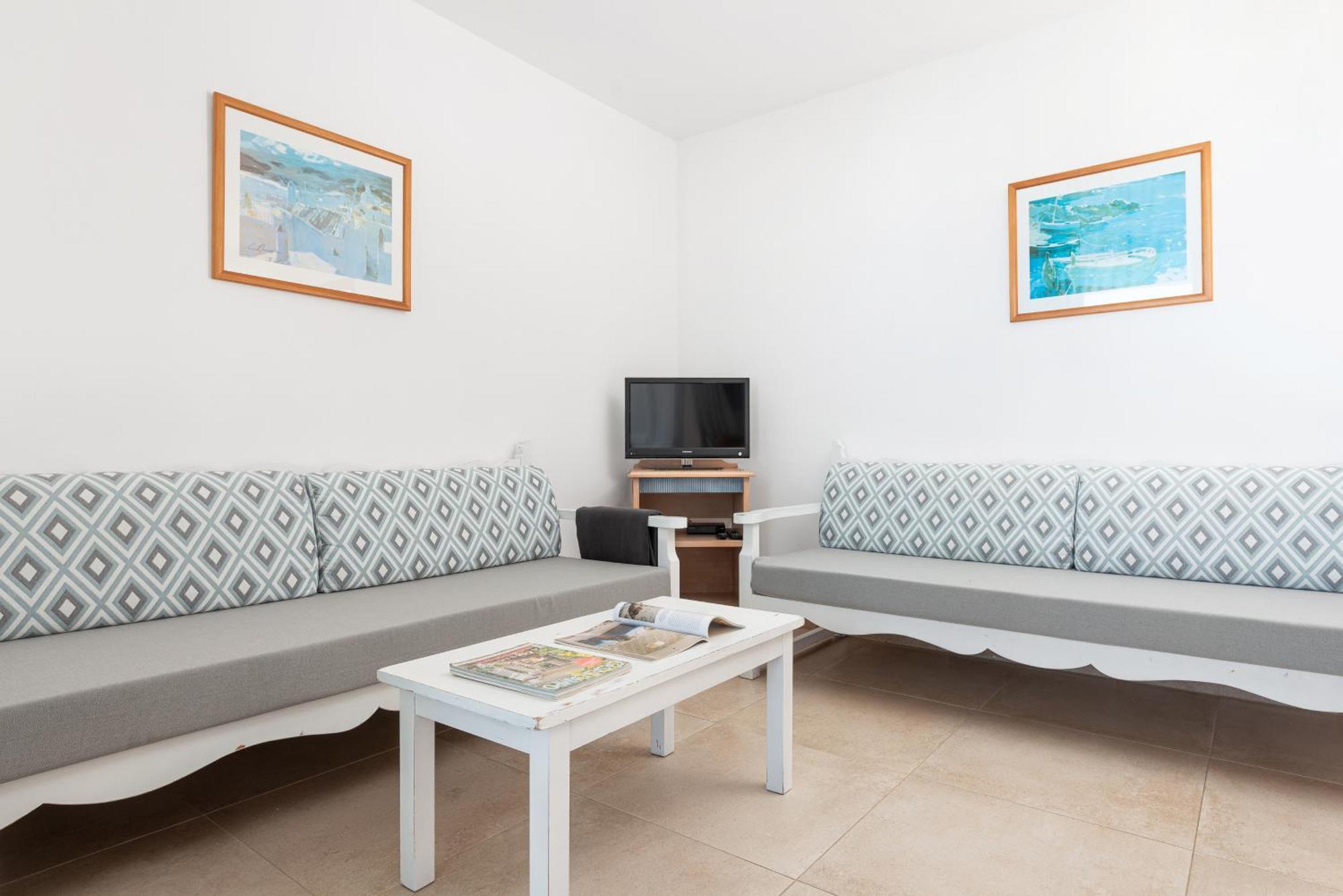 Apartamentos Ferrera Pins Кала Ферера Екстериор снимка