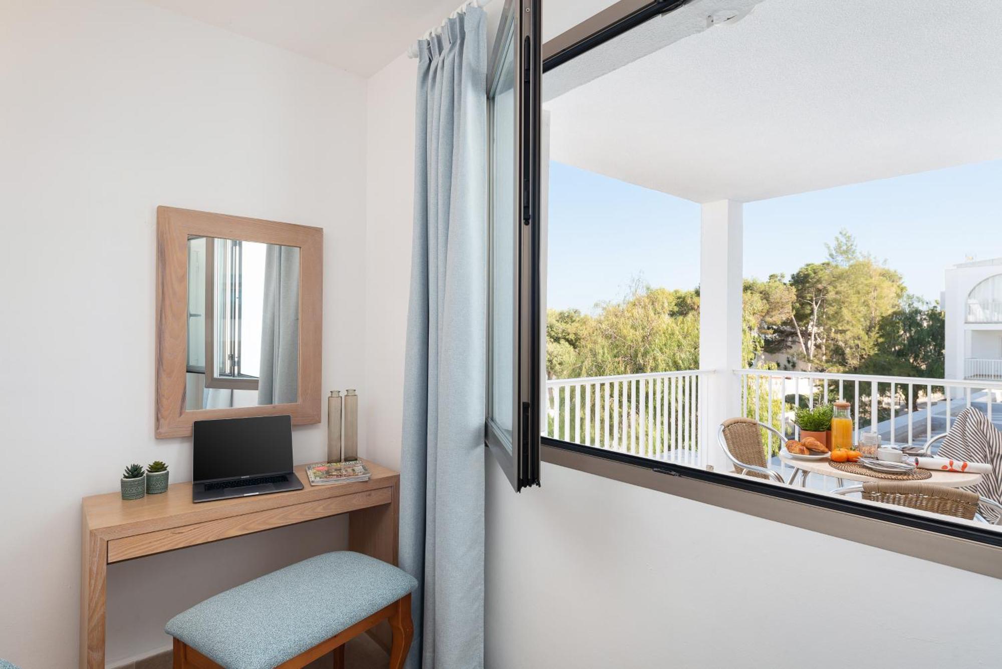 Apartamentos Ferrera Pins Кала Ферера Екстериор снимка