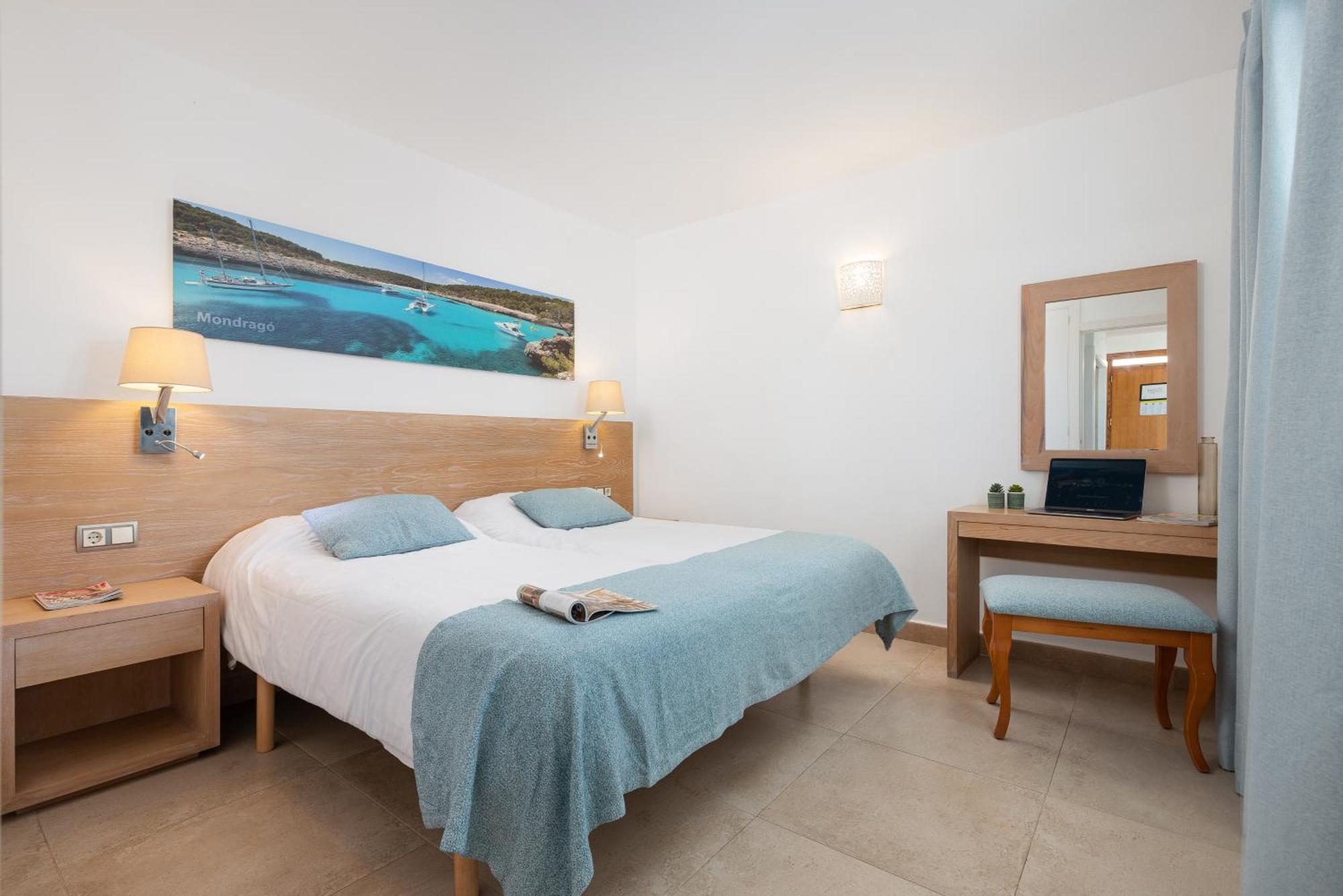 Apartamentos Ferrera Pins Кала Ферера Екстериор снимка