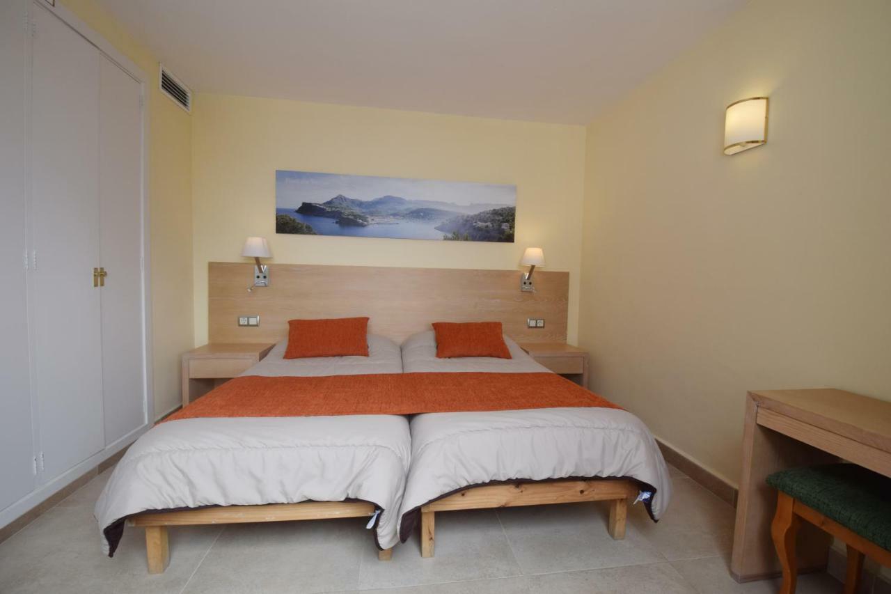 Apartamentos Ferrera Pins Кала Ферера Екстериор снимка
