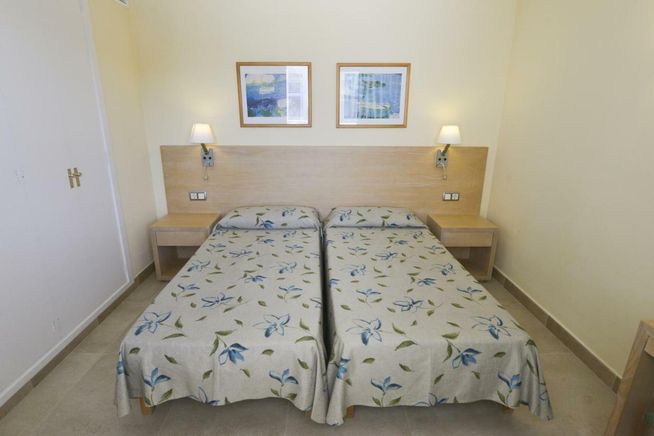 Apartamentos Ferrera Pins Кала Ферера Екстериор снимка
