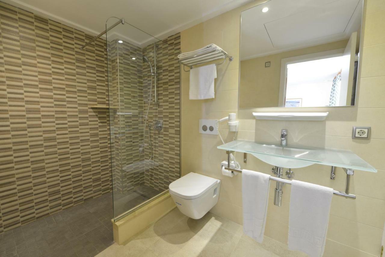 Apartamentos Ferrera Pins Кала Ферера Екстериор снимка