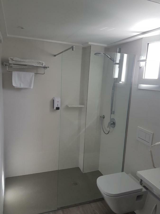 Apartamentos Ferrera Pins Кала Ферера Екстериор снимка