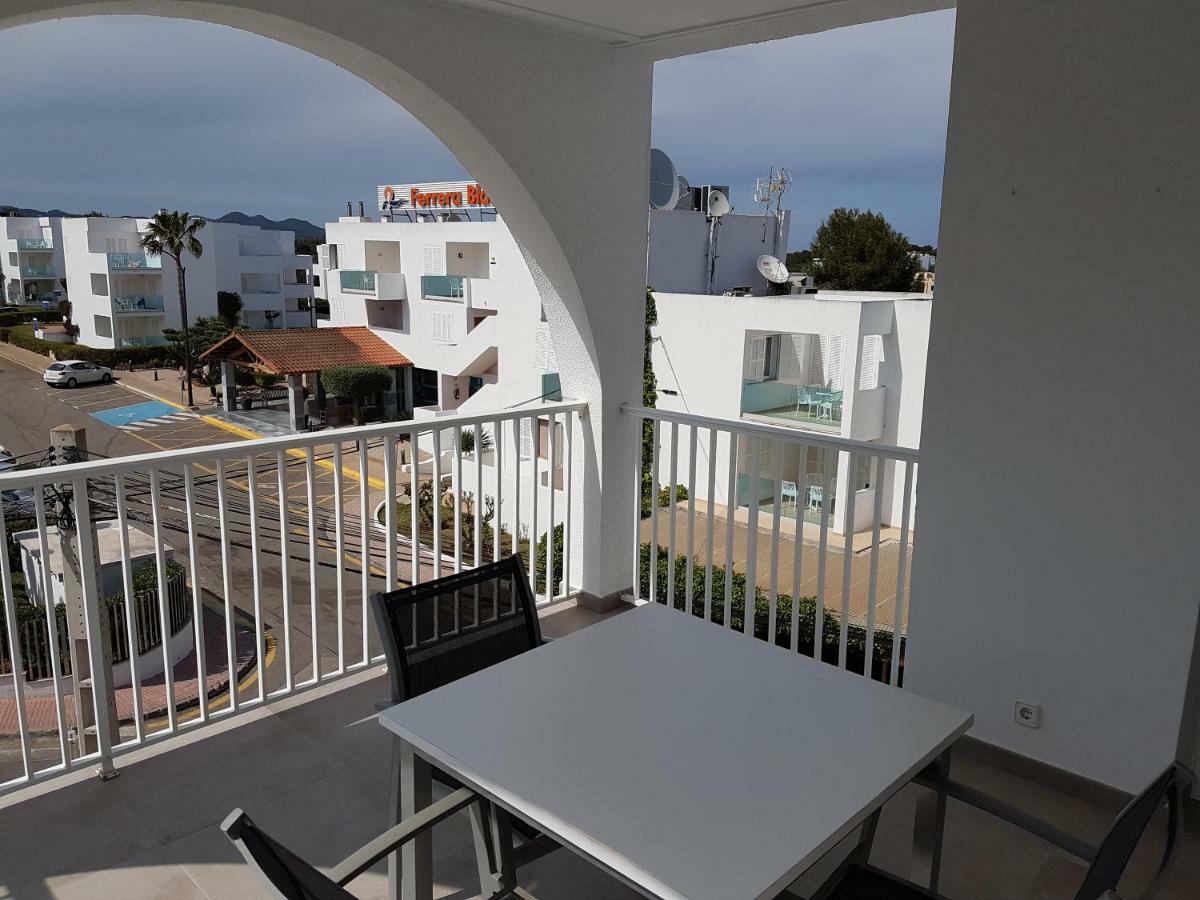 Apartamentos Ferrera Pins Кала Ферера Екстериор снимка