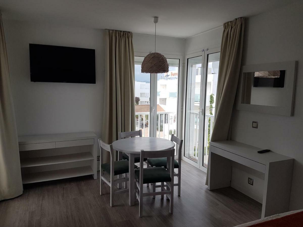 Apartamentos Ferrera Pins Кала Ферера Екстериор снимка