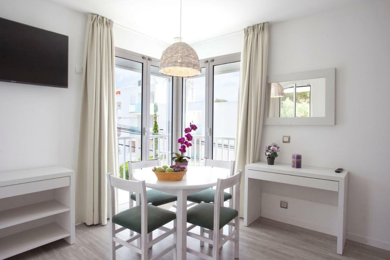 Apartamentos Ferrera Pins Кала Ферера Екстериор снимка