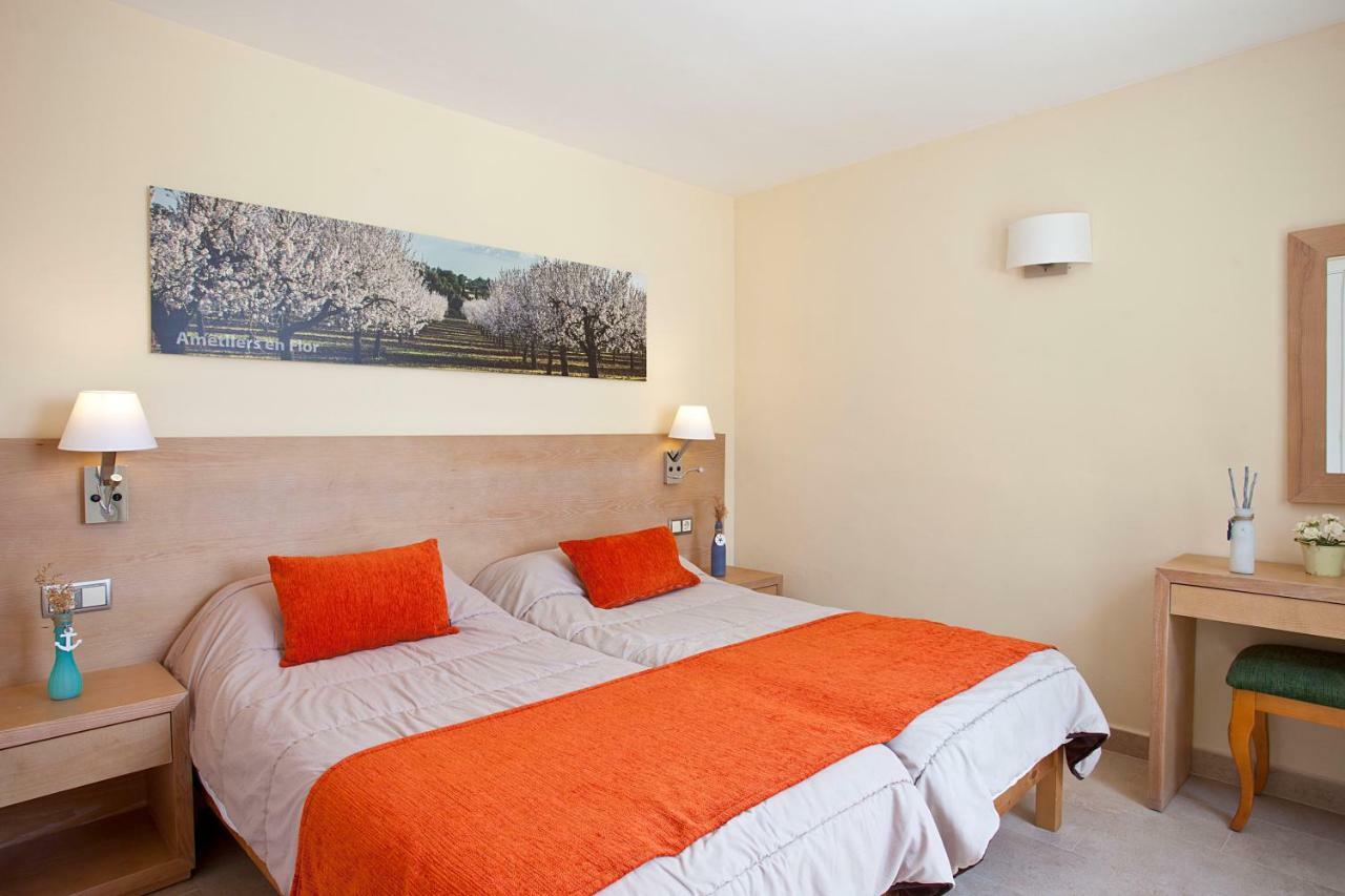 Apartamentos Ferrera Pins Кала Ферера Екстериор снимка