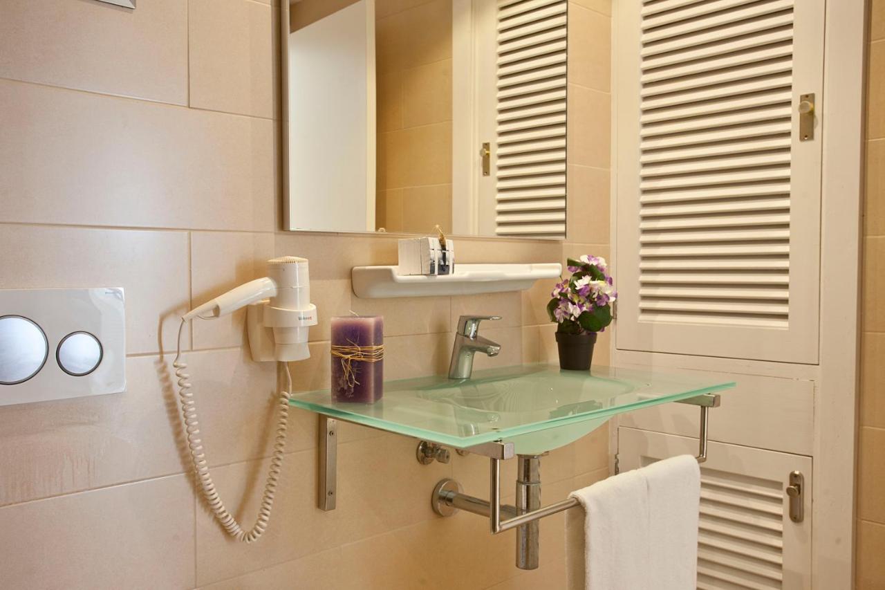 Apartamentos Ferrera Pins Кала Ферера Екстериор снимка
