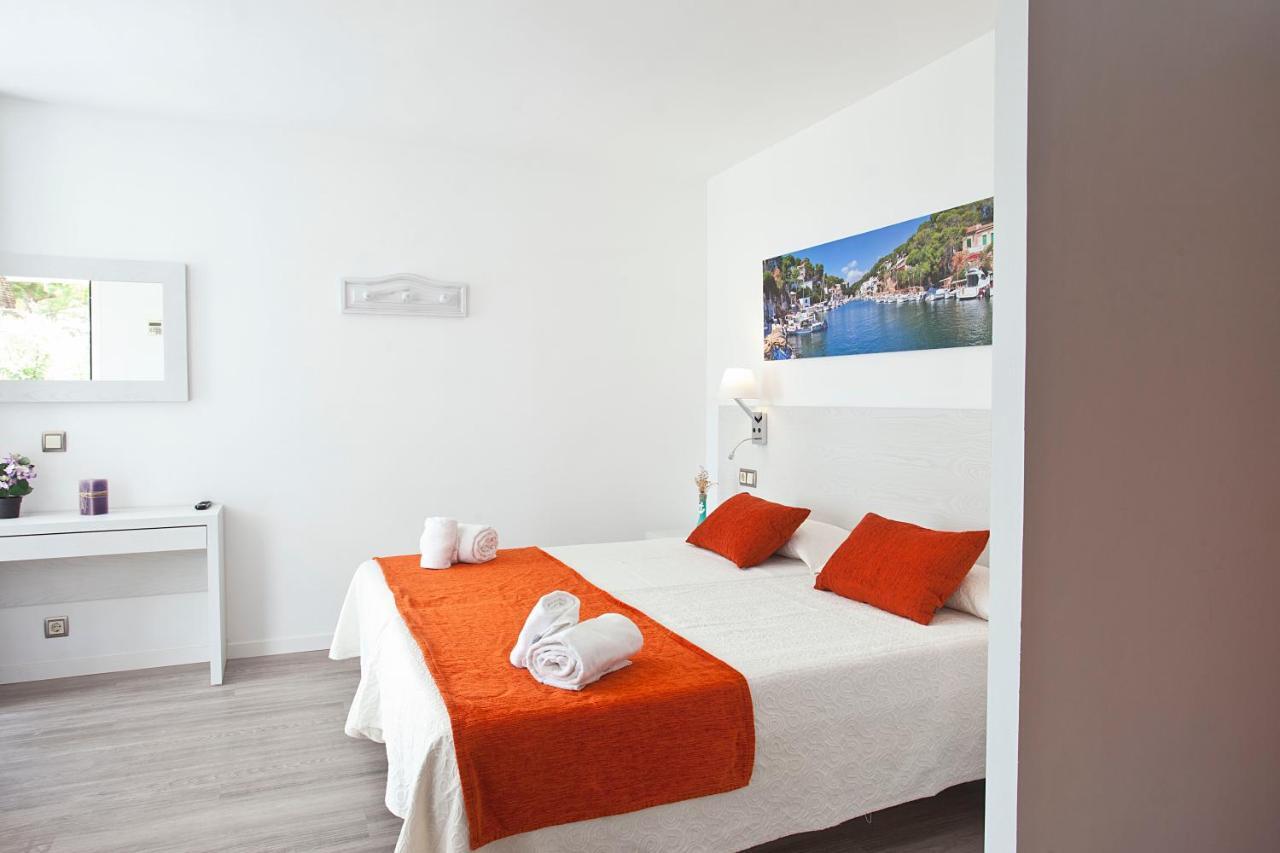 Apartamentos Ferrera Pins Кала Ферера Екстериор снимка